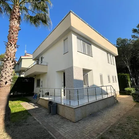 Beach Qerret Holiday home *